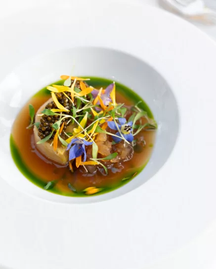 Poireau rafraichi, fine gelée végétale et caviar kristal